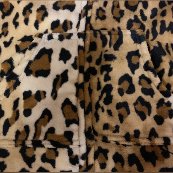 NWT Cheetah Leopard Adult Unisex SMALL Hoodie Footed Onesie - Picture 2 of 5
